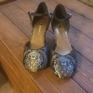 Heeled shoes